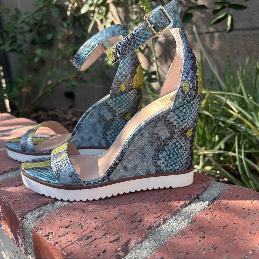 JLO by Jennifer Lopez Snakeskin Wedge Sandals – Size 8M